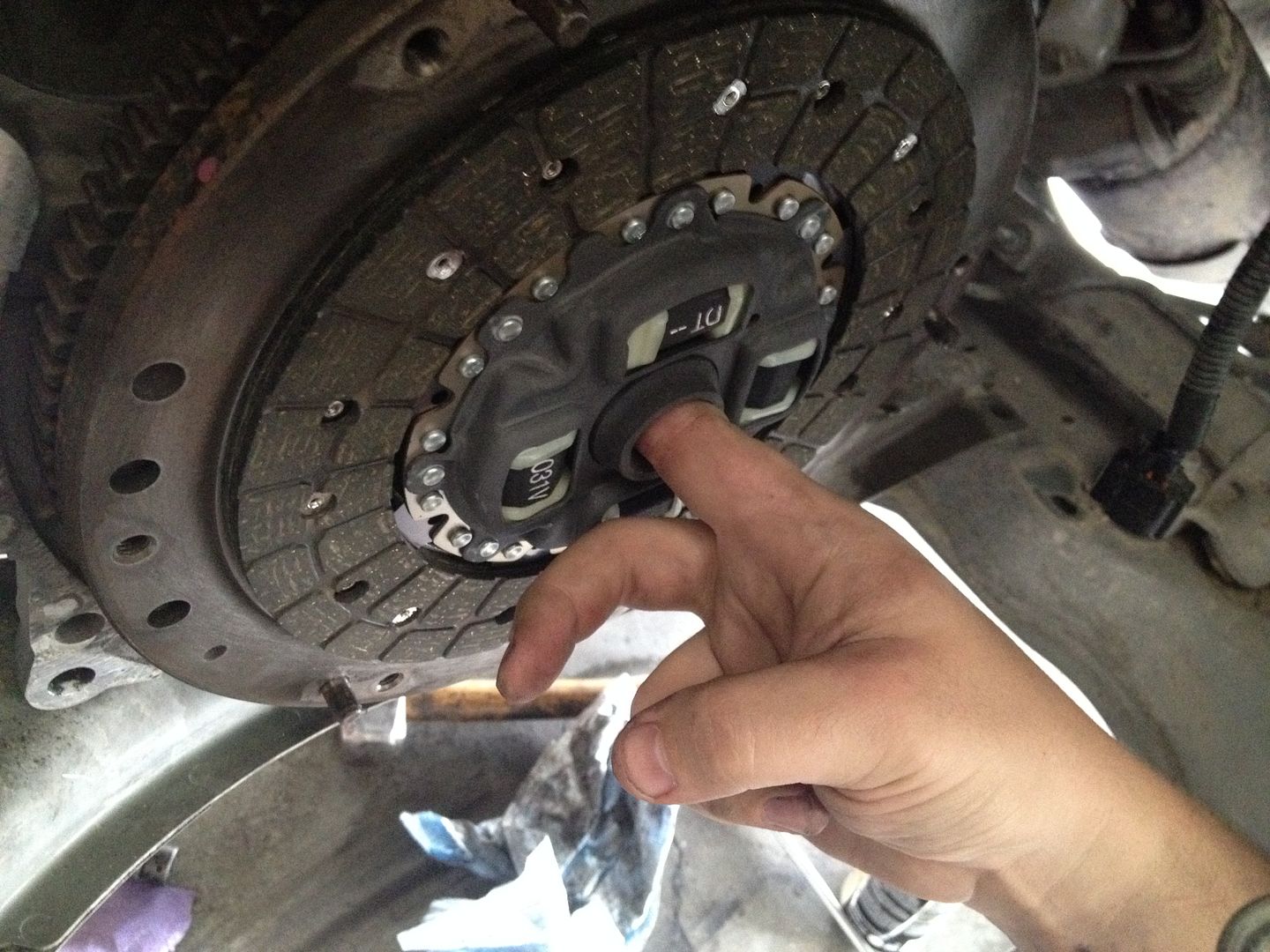 DIY 20032008 Corolla, Matrix, Pontiac Vibe C59 Clutch & Rear Seal Replacment w/PICS! Toyota